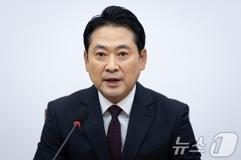 장동혁 “<b>민중기</b> 특검, 법복 입은 도적…미공개 정보 <b>주식거래</b> 고발"