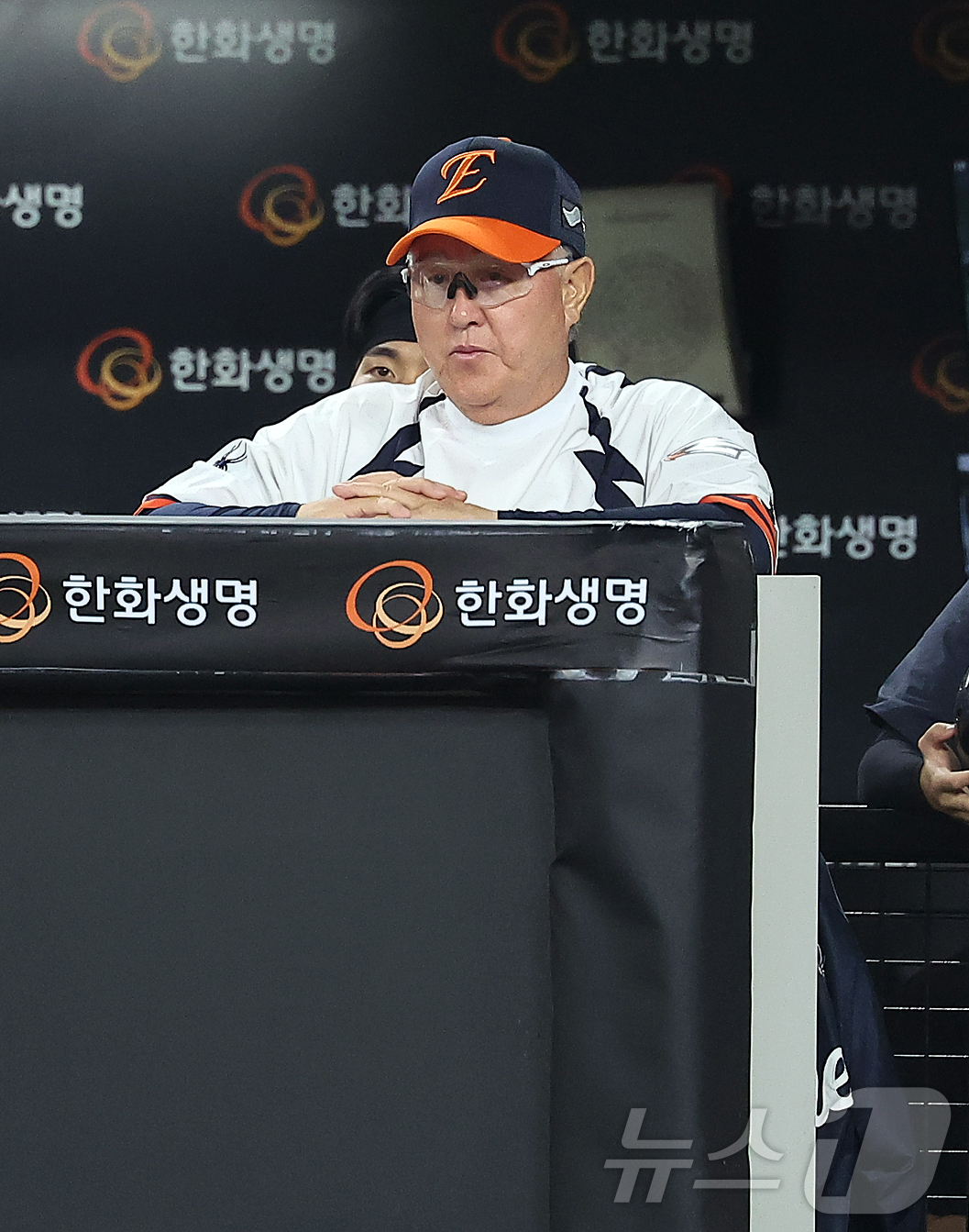 'PS 복귀' <b>김경문</b> 한화 감독 "1차전서 <b>삼성</b> 좋은 <b>흐름</b> 끊어야"[PO1]