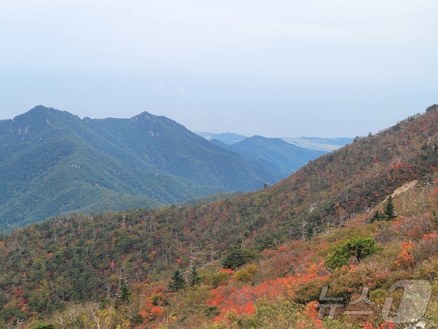 지난 9월 30일 강원 설악산국립공원 중청대피소와 소청봉에서 바라본 모습. (재판매 및 DB 금지) 2025.10.1/뉴스1
