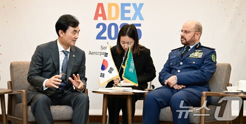 <b>안규백</b>, 사우디 총참모장과 회담…"<b>방산</b> 경쟁력 강화 파트너"