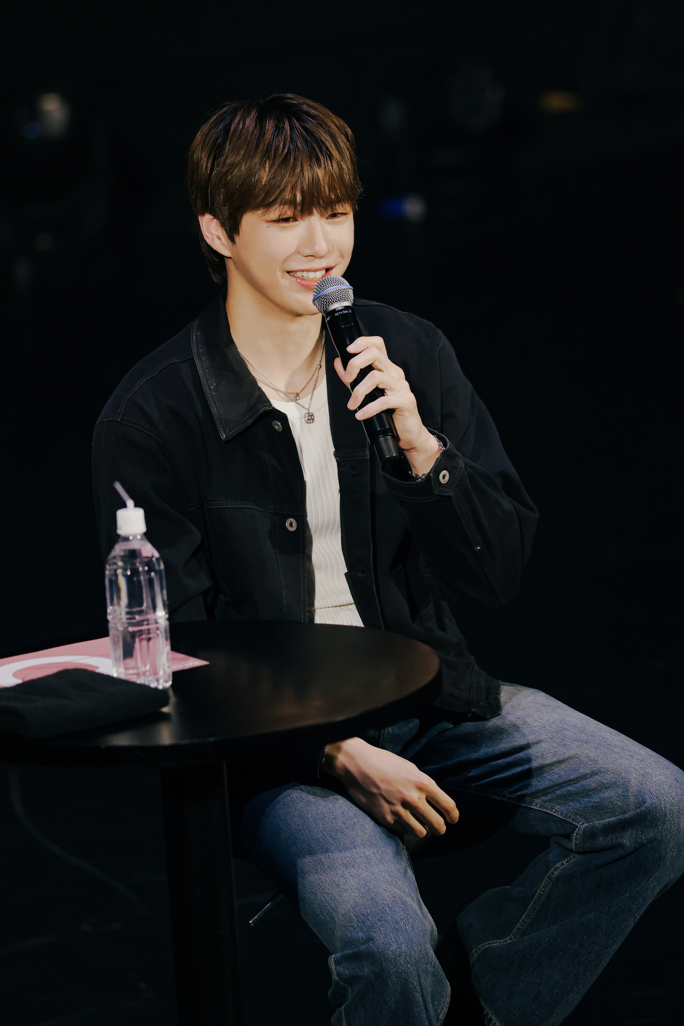 <b>강다니엘</b>, 日 <b>팬미팅</b> 성료…신곡 '<b>수채화</b>' 무대 최초 공개