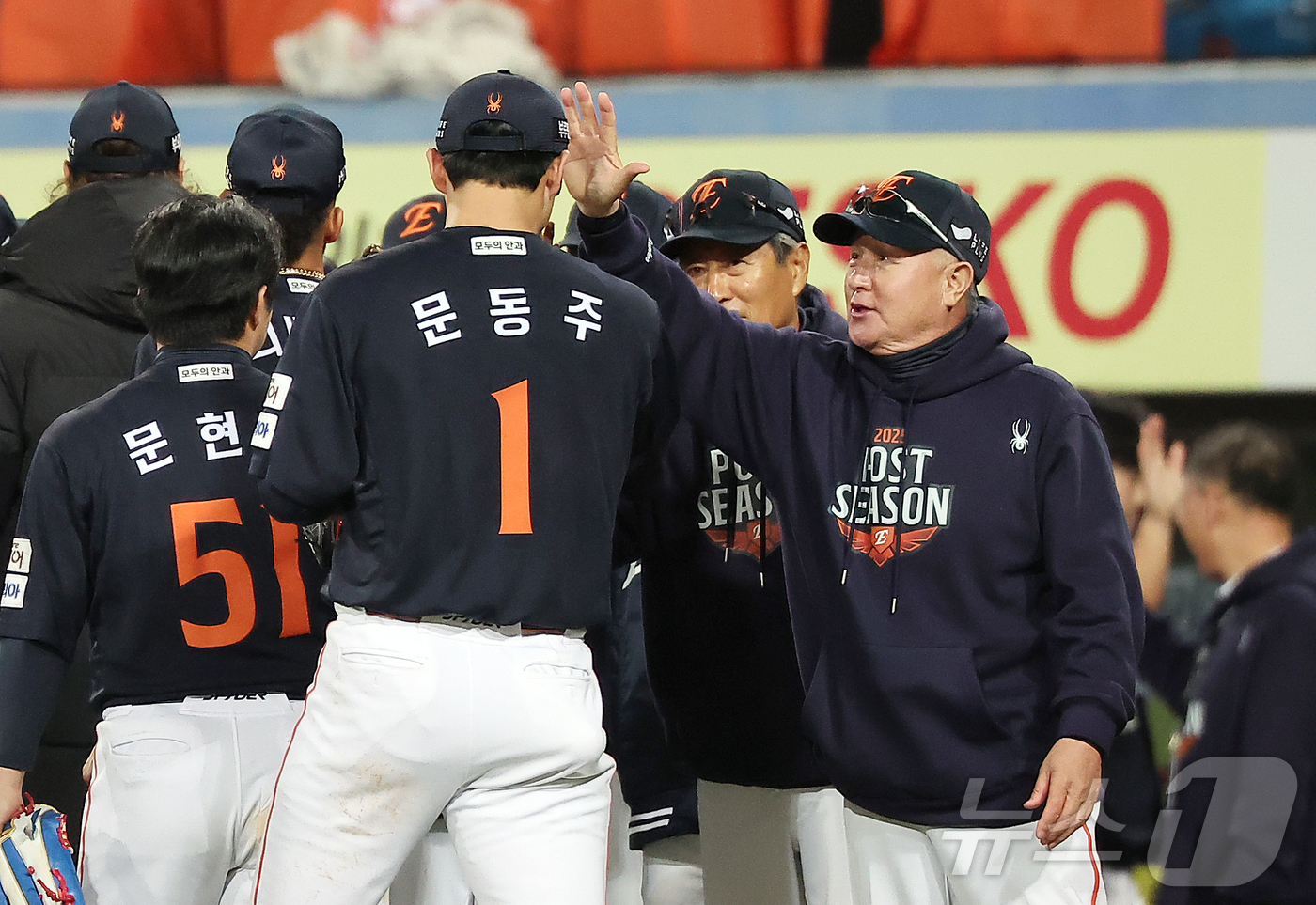 '필승조 <b>문동주</b>' 대성공 <b>한화</b>, <b>4차전</b> 마무리 '폰세 카드' 만지작[PO4]
