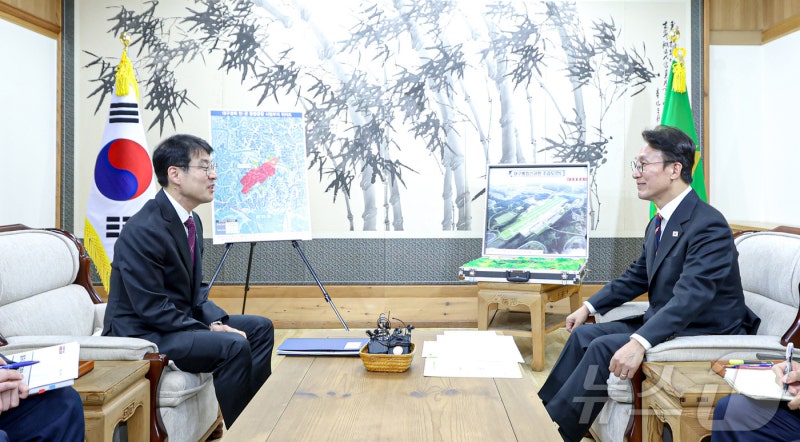 김민석 국무총리, <b>대구시 현안</b> 사업 <b>논의</b>