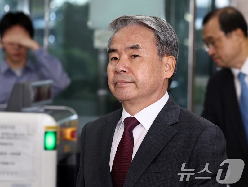 '순직해병 수사외압' <b>이종섭 구속심사</b>…李 "혐의 인정 안해"