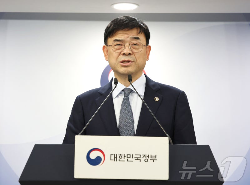<b>이상경</b> 국토차관, 갭투자 <b>논란</b>·집값 발언 사과…2분짜리 유튜브 발표