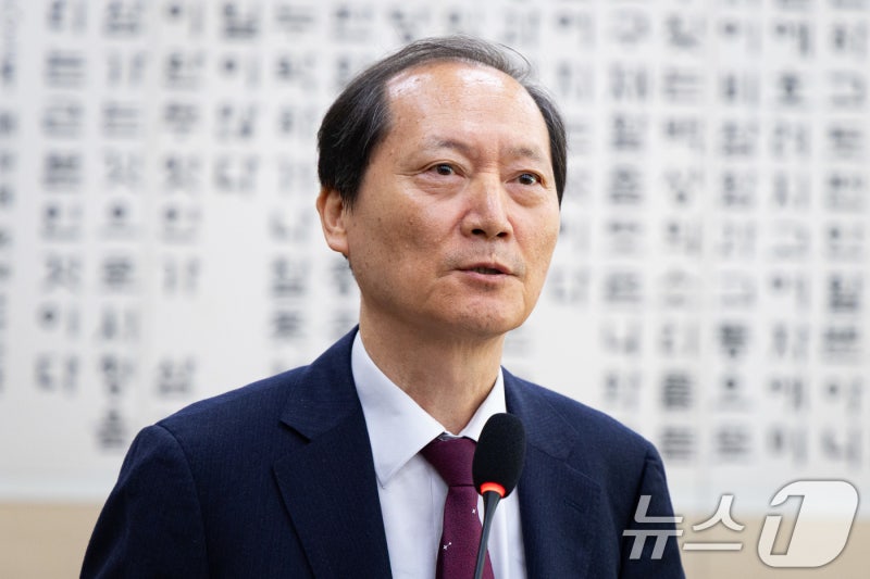 [국감]<b>이완규</b> 전 법제처장, <b>증인선서</b> 거부