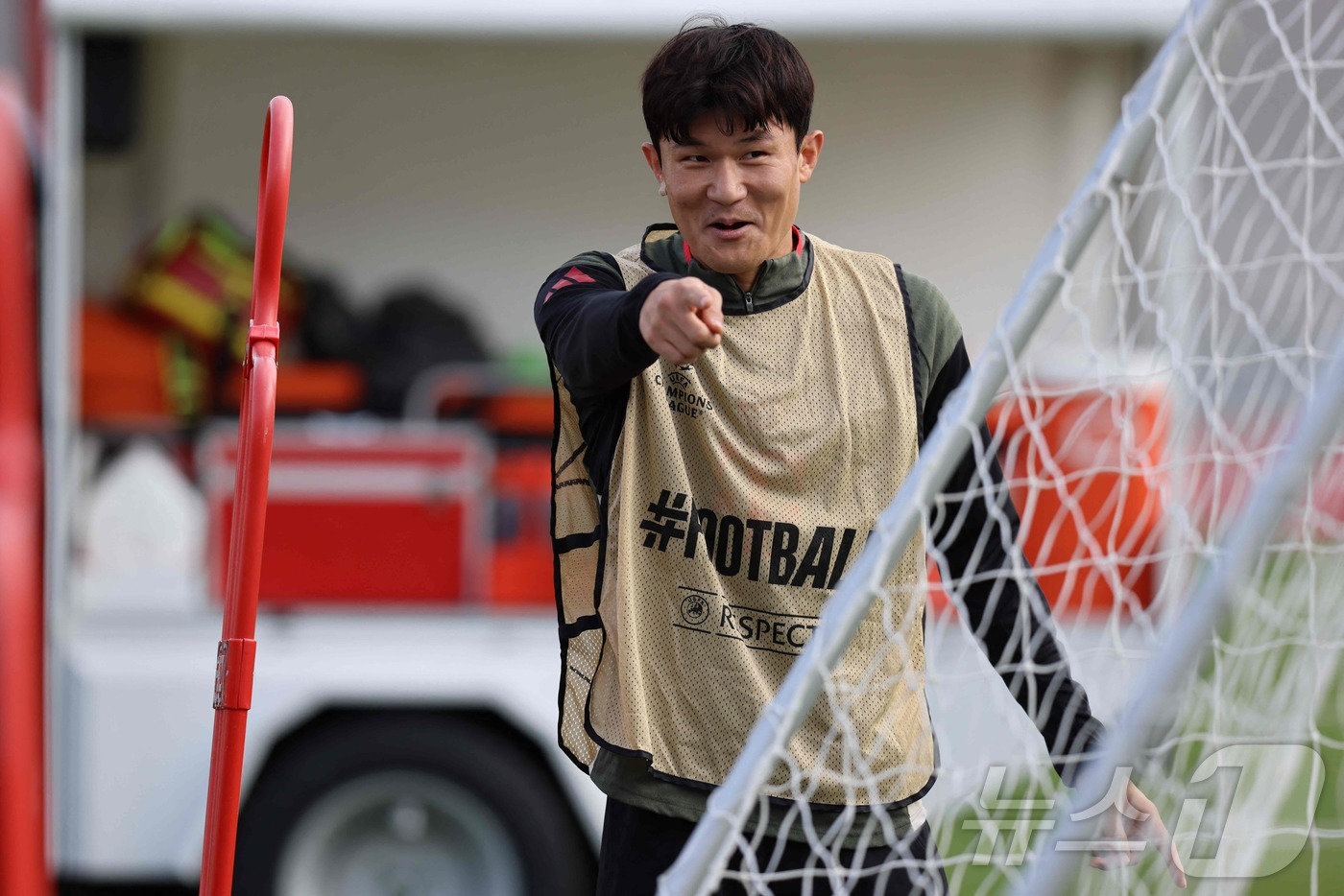 <b>김민재</b> 첫 <b>풀타임</b>, 카스트로프 19분 만에 퇴장…명암 갈린 코리안 더비