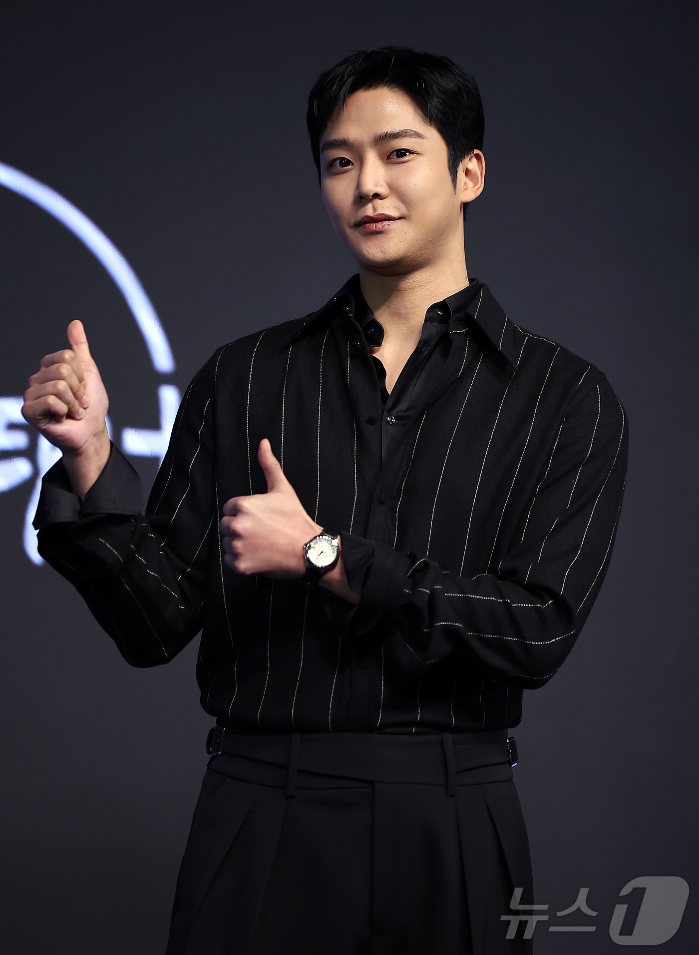 <b>로운</b>, 27일 현역 <b>입대</b> "한번 연기돼 민망…멋지게 군생활할 것"