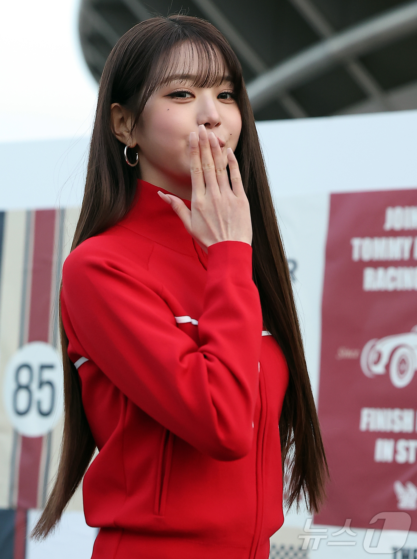 <b>아이브 장원영</b>, 키스하는 여신