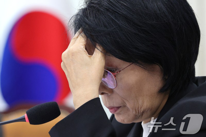 국힘, '딸 <b>축의금 논란</b>' <b>최민희</b> 권익위 신고도…"즉각 사퇴"