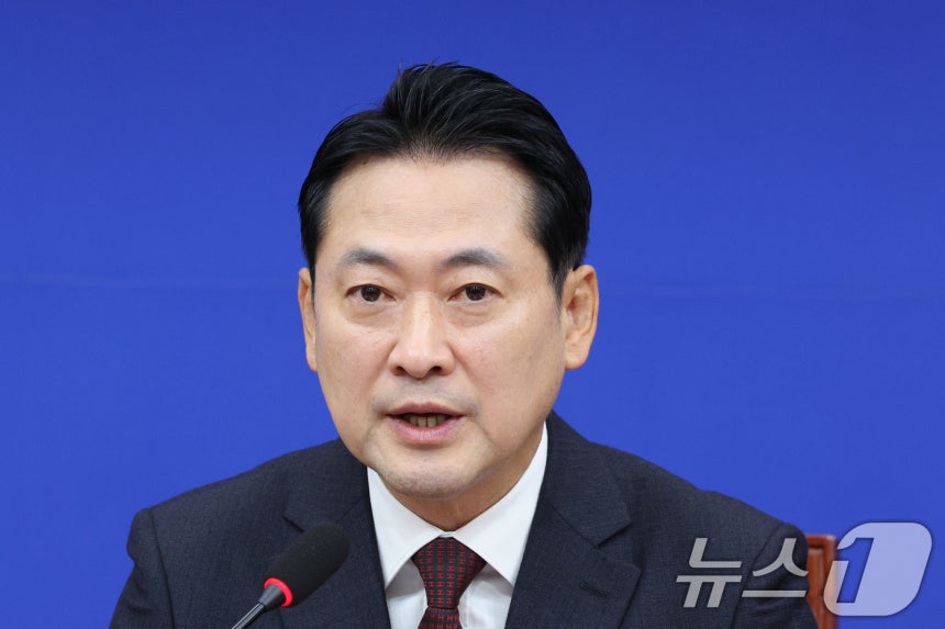 장동혁 국민의힘 대표가 30일 서울 여의도 국회에서 열린 최고위원회의에서 발언하고 있다. 2025.10.30/뉴스1 ⓒ News1 신웅수 기자