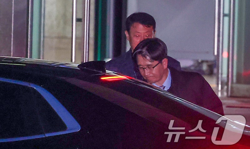 '국회 위증 사건 은폐 의혹' <b>오동운</b>, <b>특검 출석</b> "정상적인 수사활동"