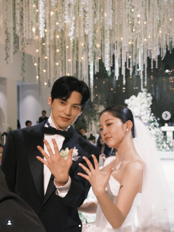 '10년 열애→<b>결혼</b>' <b>윤선우</b><b>김가은</b>, 본식 공개 "이렇게 행복한 날 있었...