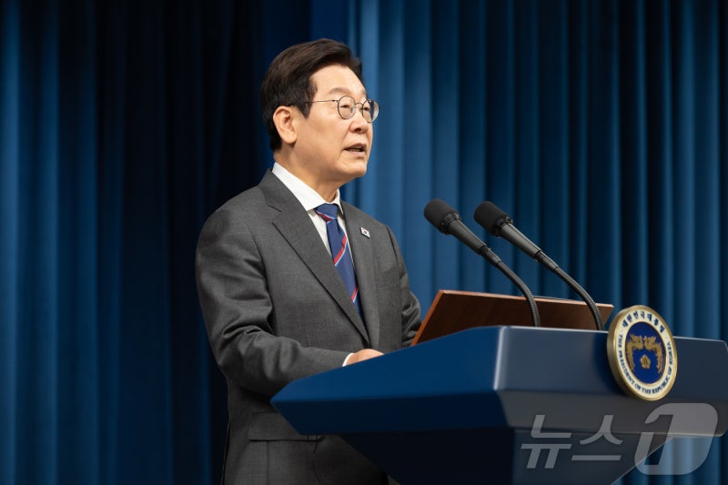 <b>대통령</b>실 "정쟁 끌어넣지 말라" <b>재판중지법</b> 철회…與 지도부 제동