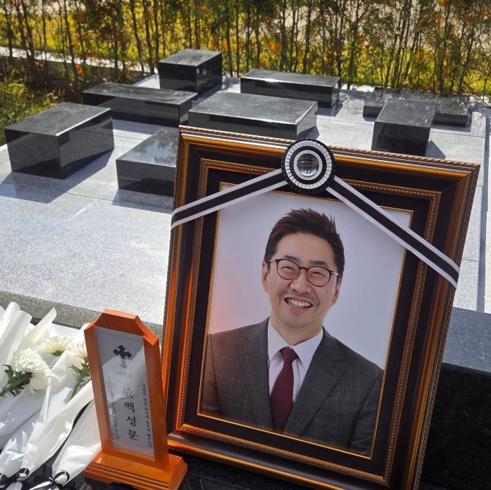 故<b>백성문</b> 떠나보낸 <b>김선영 앵커</b> "최고의 남편, 천국에서 행복할 것"