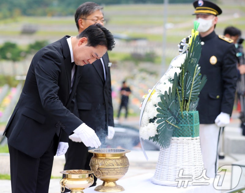<b>장동혁</b>,취임 후 첫 <b>광주 방문</b>…5·18 민주묘지 참배
