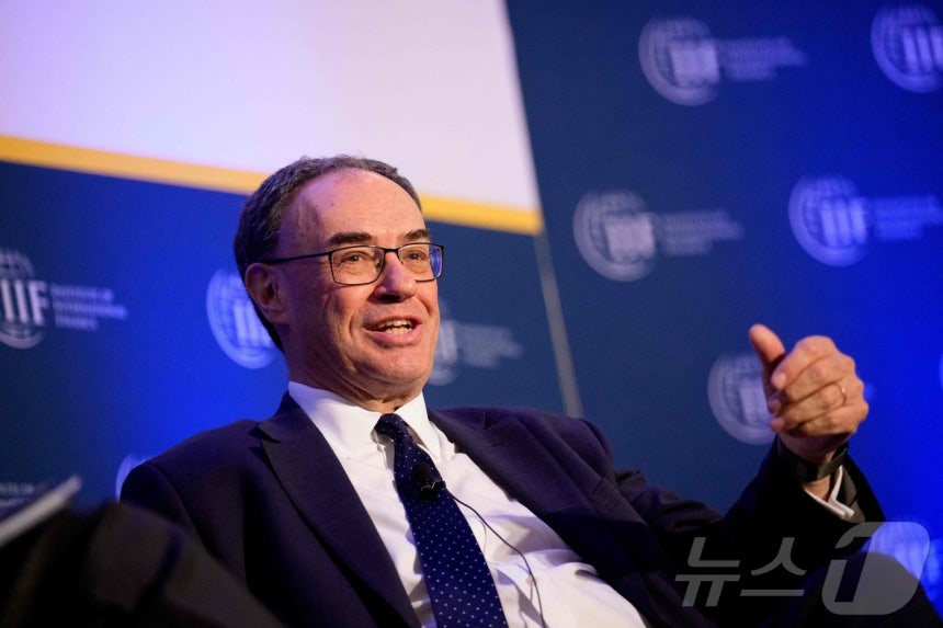 지난 4월 23일(현지시간) 미국 워싱턴 DC에서 열린 국제금융연구소(IIF) 글로벌 전망 포럼에 참석한 앤드루 베일리 영란은행(BOE) 총재 2025.04.24. ⓒ AFP=뉴스