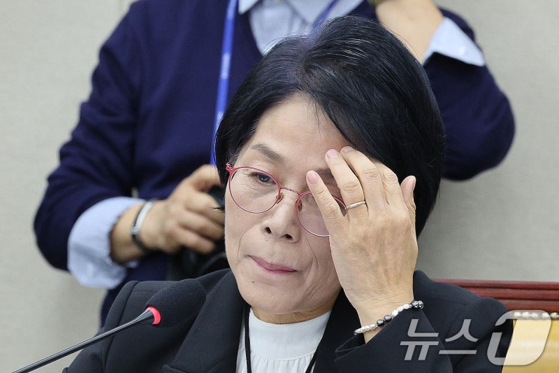 경찰, '<b>최민희 딸</b> 결혼식 <b>축의금</b>' 본격 <b>수사</b>…고발인 조사