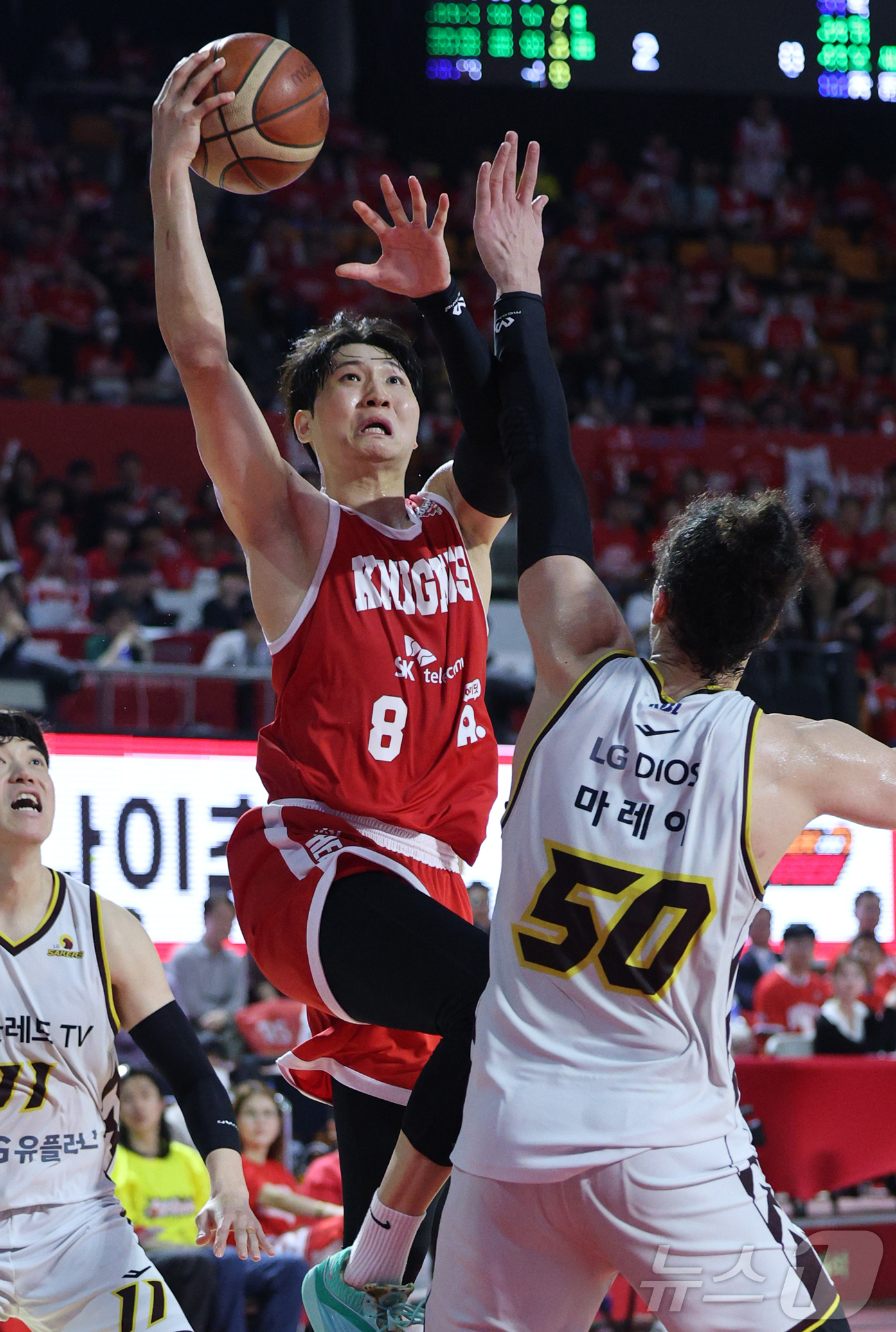 '돌아온 <b>안영준</b> 21점' 프로농구 SK, 정관장에 68-66 짜릿한 역전승