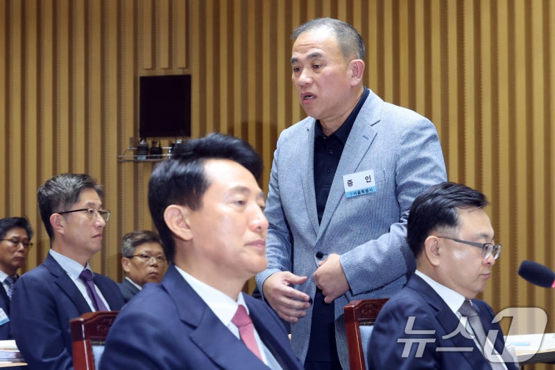 '<b>여론조사 대납 의혹</b>' <b>오세훈</b> "비공표 <b>여론조사</b> 제공된 사실 없어"