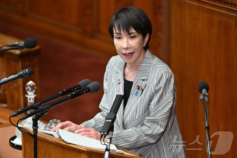 다카이치 "<b>대만 유사시</b> 집단적 <b>자위권 행사</b> 가능"…현직 日총리 첫 공식...