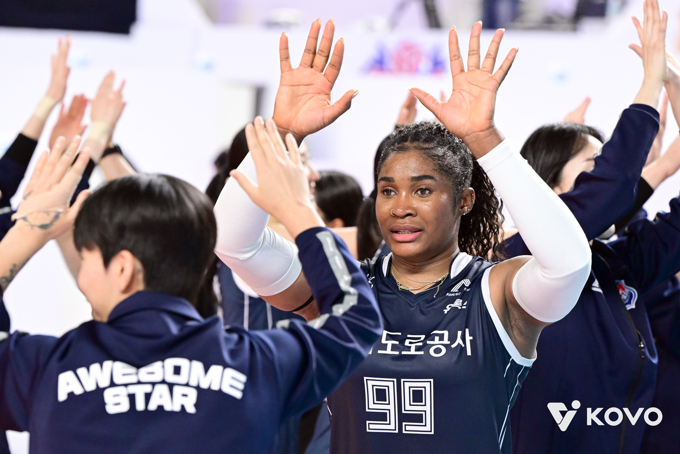 '<b>모마</b> 34득점' <b>도로공사</b>, 현대건설에 3-2 역전승…5<b>연승</b>, 선두 질주