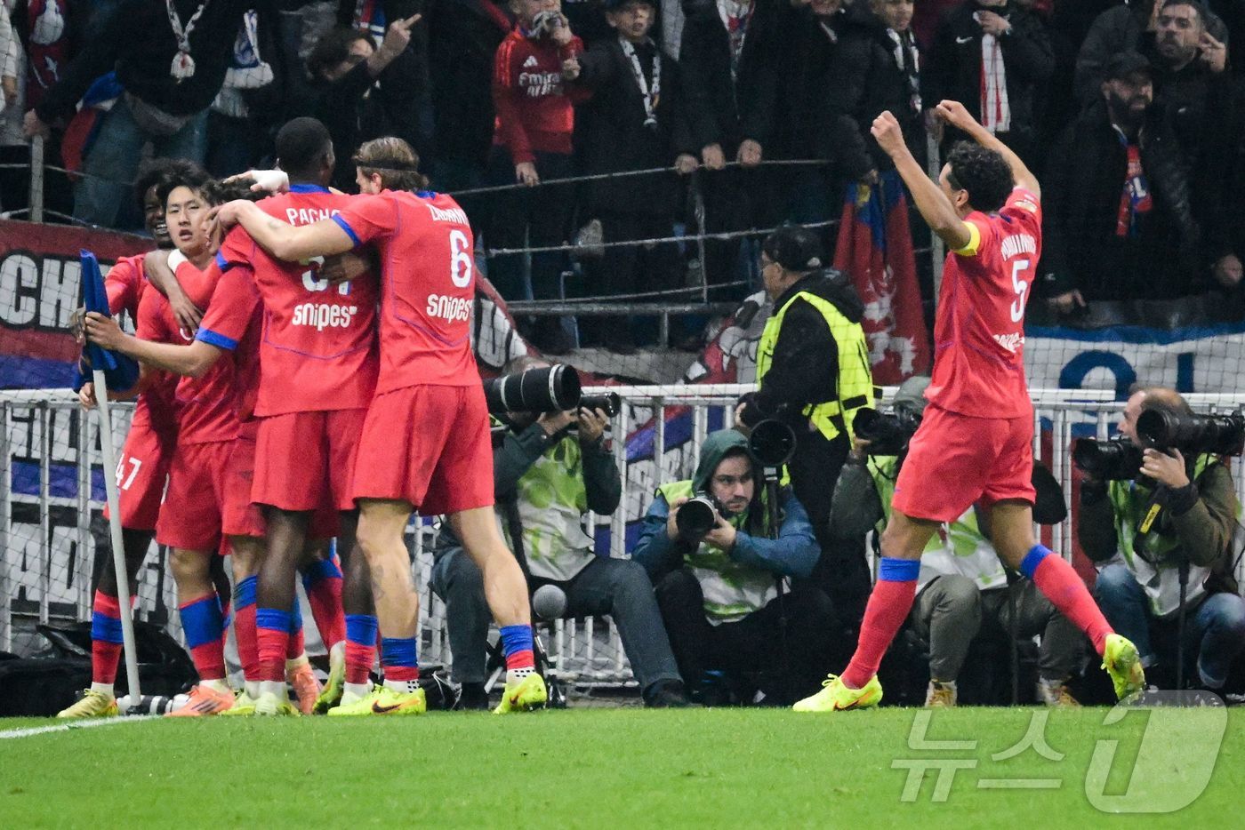 'PSG 통산 100경기' <b>이강인</b>, 리옹전 극장골 <b>도움</b>…3-2 승리 견인
