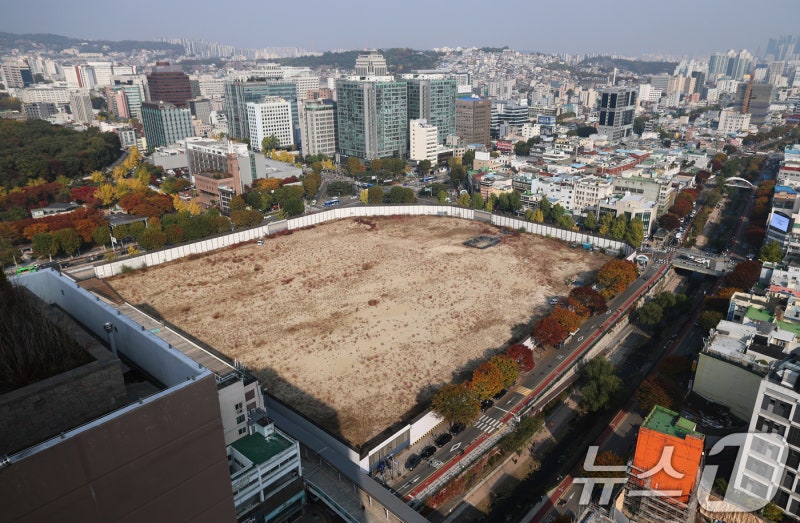 <b>김민석</b> 총리, 서울 <b>종묘</b> 코앞 <b>초고층 개발</b> 직격 "근시안적 단견"
