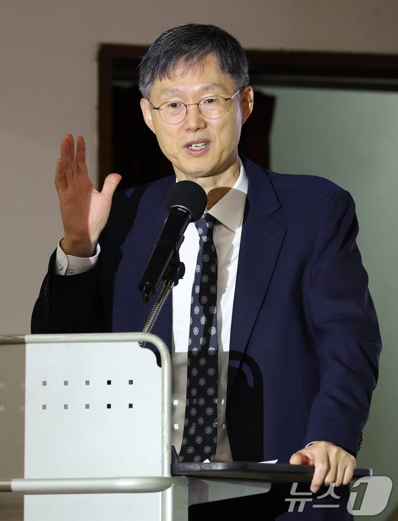 인권 <b>특강</b> 펼치는 <b>문형배</b>