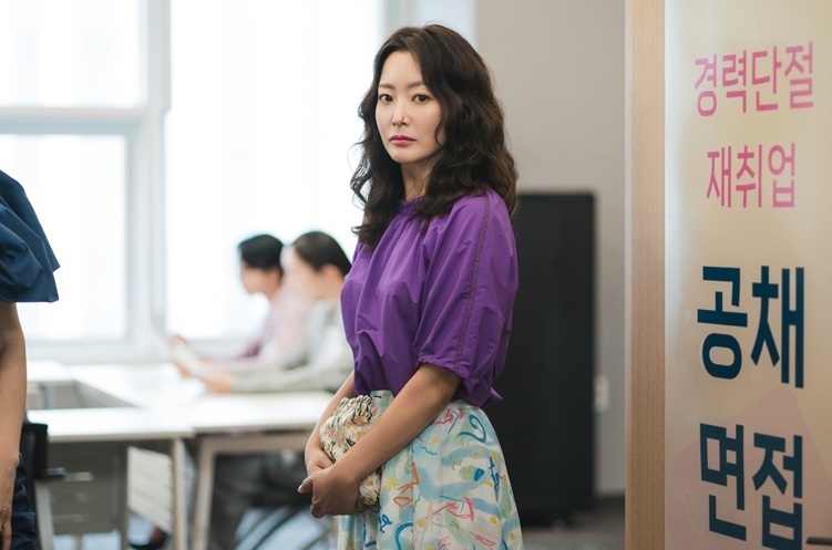 '다음생은' <b>경단녀</b> <b>김희선</b>, 촌스러운 패션으로 <b>면접</b>장 등장 [N컷]