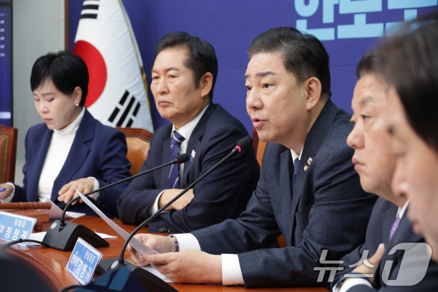 김병기 더불어민주당 원내대표가 12일 서울 여의도 국회에서 열린 최고위원회의에서 발언하고 있다. 2025.11.12/뉴스1 ⓒ News1 신웅수 기자