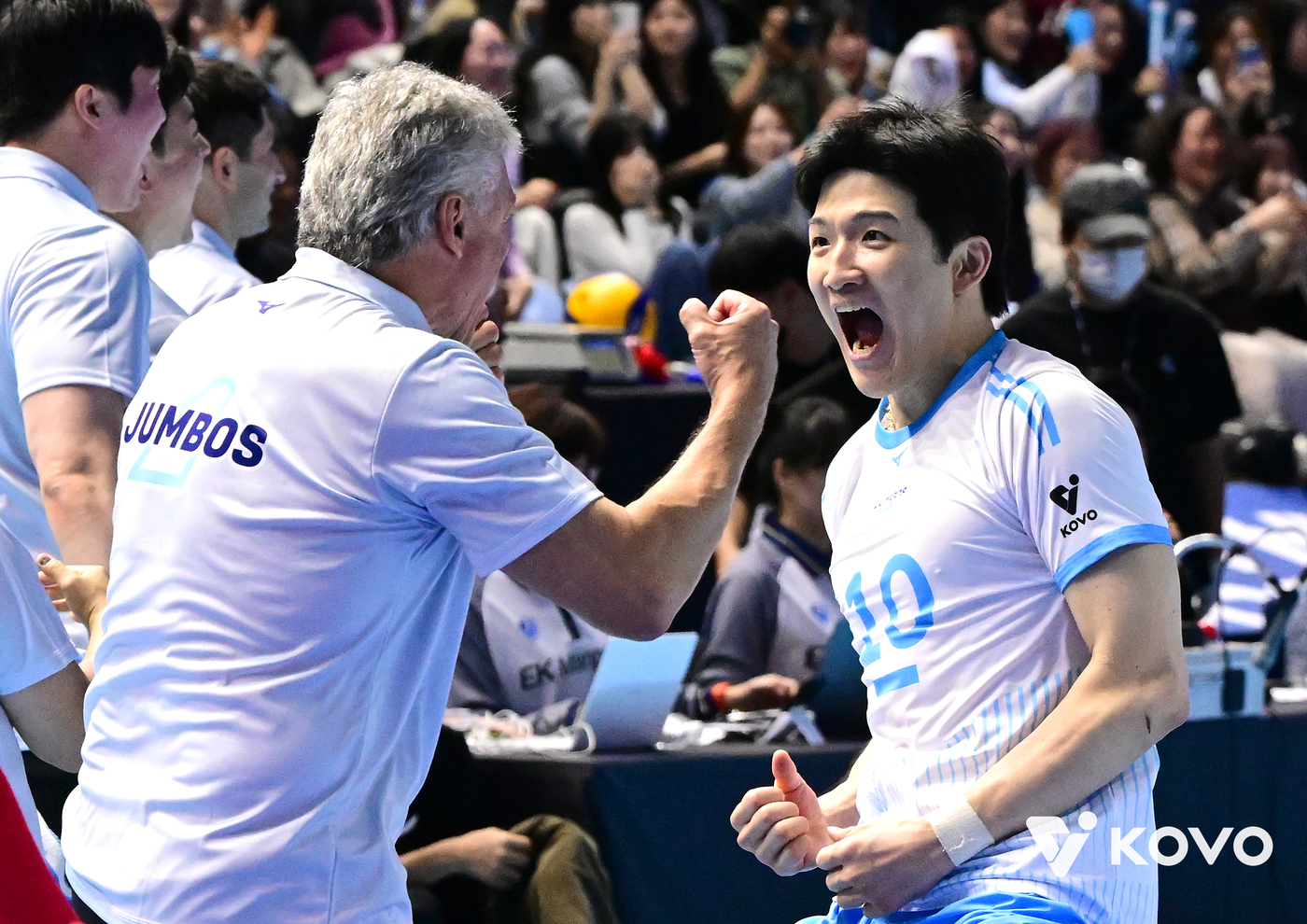 프로배구 <b>대한항공</b>, 삼성화재 꺾고 4연승…선두 도약