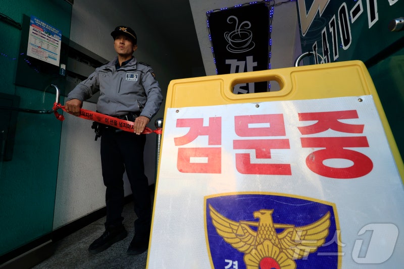 '<b>천호동 흉기난동</b>' 60대 남성 구속 송치…'보복살인' 혐의 적용