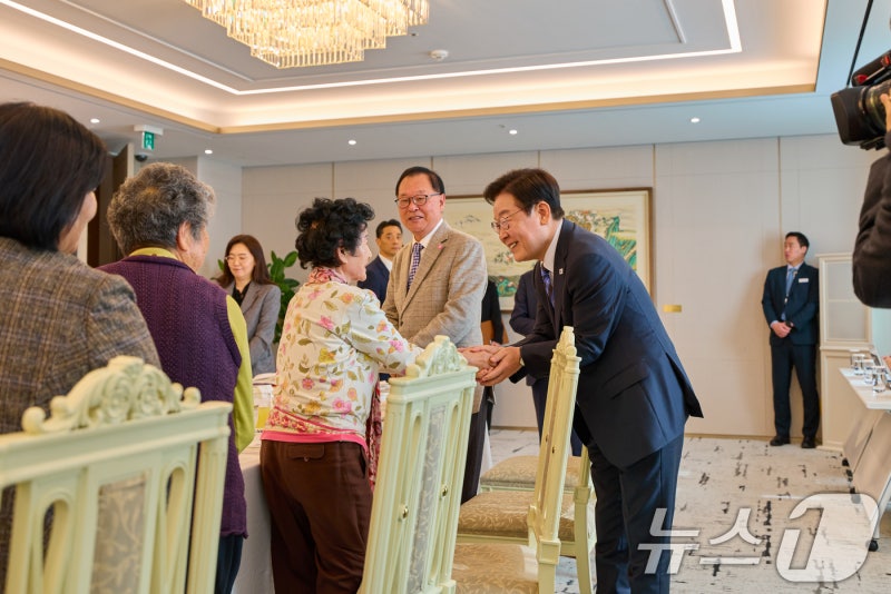 <b>민주화실천가족운동협의회</b> 초청한 이재명 <b>대통령</b>