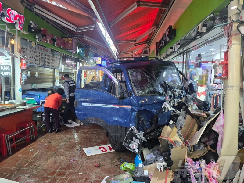 21명 사상 '<b>부천</b> 제일시장 <b>트럭사고</b>' 운전자 가속페달 밟았다