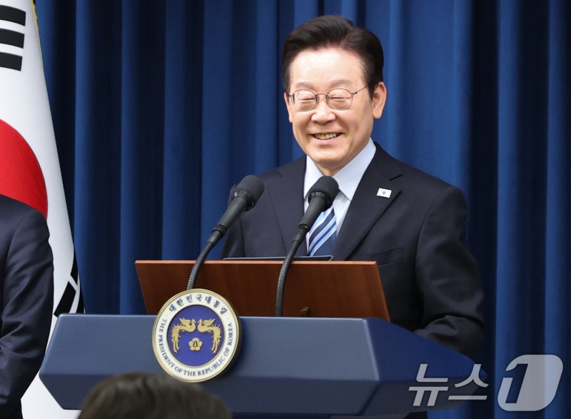 "우이독경 국힘" "백지<b>시트</b> 굴종"…여야 '<b>팩트시트</b>' <b>공방</b>