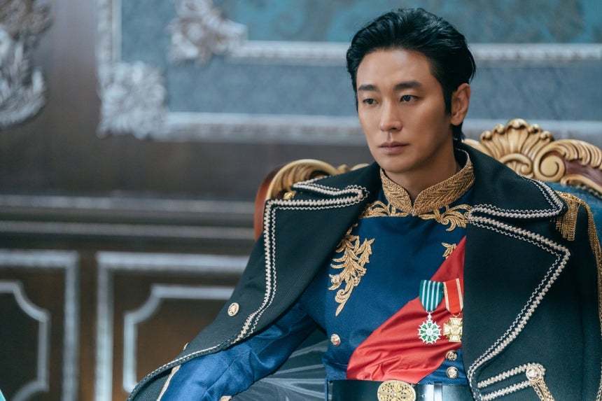 '<b>재혼 황후</b>', 독일 <b>나치</b> 훈장 유사 소품 <b>논란</b>…제작사 "검수 소홀 사과...