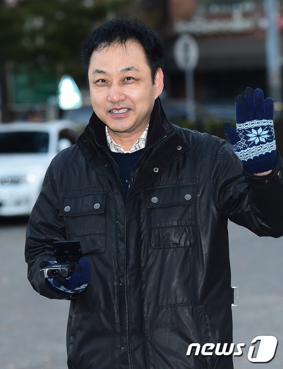 [단독] <b>김수용</b>, 촬영장서 <b>의식</b> 잃고 쓰러져 응급실행…병원서 치료중