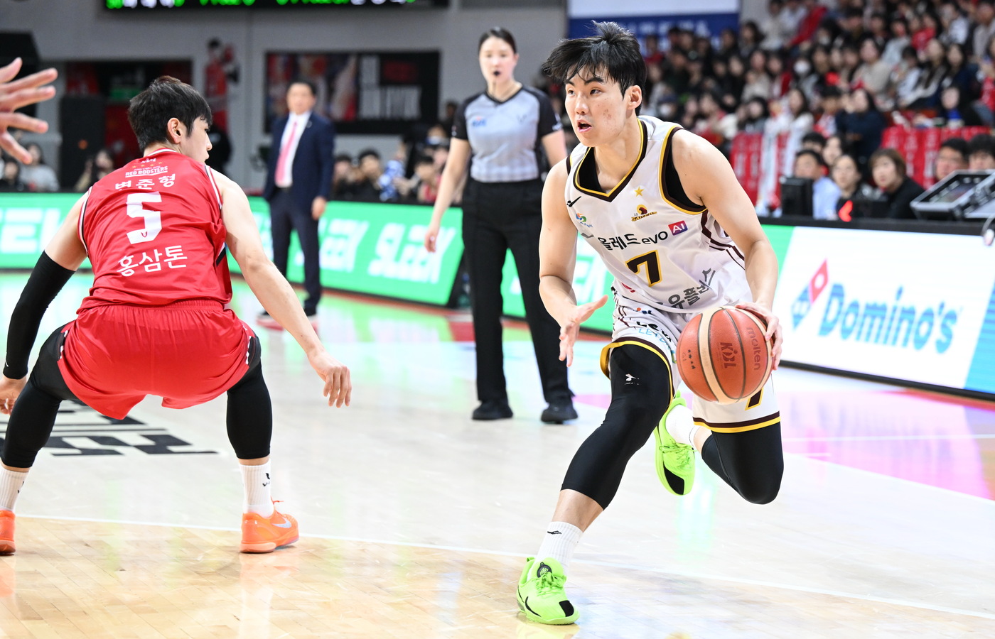 프로농구 선두 <b>LG</b>, 12점 차 뒤집기…2위 <b>정관장</b> 잡고 4연승