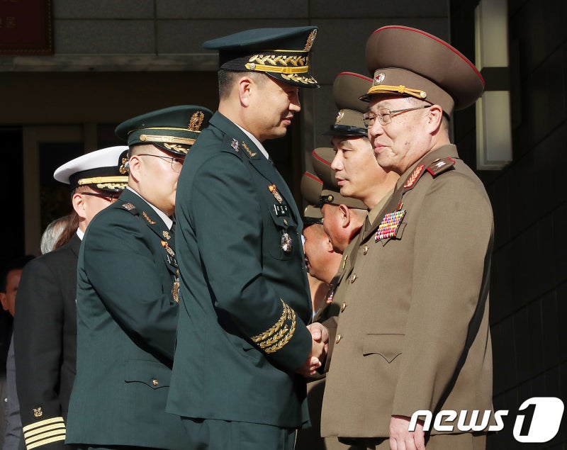 李정부, 남북<b>군사</b><b>회담</b> 첫 제안…"<b>군사분계선</b> 기준선 논의하자"(종합)