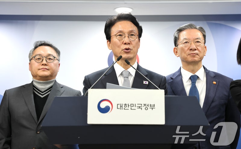 13년 끈 <b>론스타</b> 4000억 규모 <b>소송</b>, 韓 <b>승소</b>…金총리 "새 정부 쾌거"(종합...