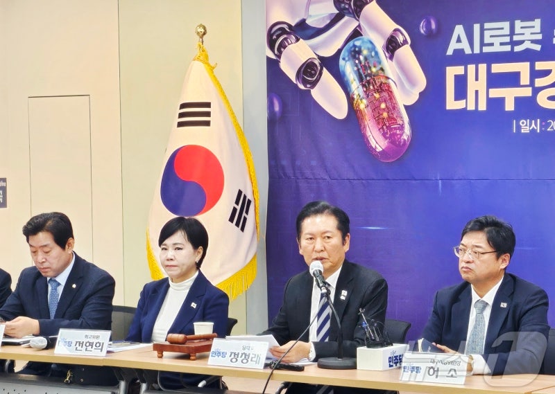 <b>정청래</b>, 취임 첫 <b>대구</b>행 "정성으로 다가갈것" 기업지원도 약속(종합)