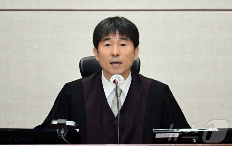 공수처, '<b>룸살롱</b> 접대 의혹' <b>지귀연</b> 부장<b>판사</b> 압수수색