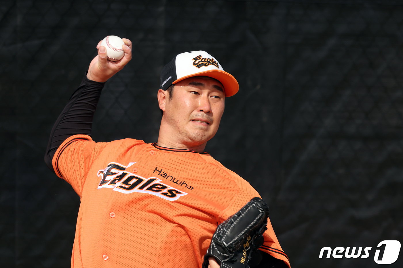 <b>한화</b>, <b>장민재</b>·<b>장시환</b>·김인환 등 6명 <b>방출</b>…선수단 정리