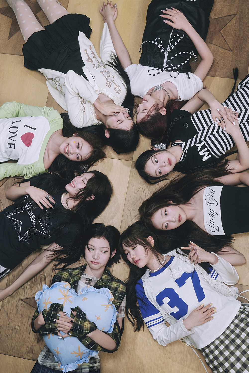 <b>하츠투하츠</b>, 데뷔 후 첫 日 <b>오리콘 차트</b> 정상…쿨시크 통했다