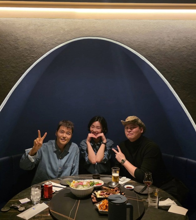 <b>전현무</b>, <b>이장우</b><b>조혜원</b> 결혼식 <b>주례</b> 맡았다 "인생 첫 경험"