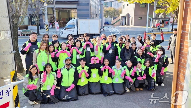 ûȸ񽺿 Ҽ ֹܱ Ͱ ܱ ֹ  Դ(D-together) Բ ź  Ȱ ƴ. (ûȸ񽺿 . Ǹ  DB)/1