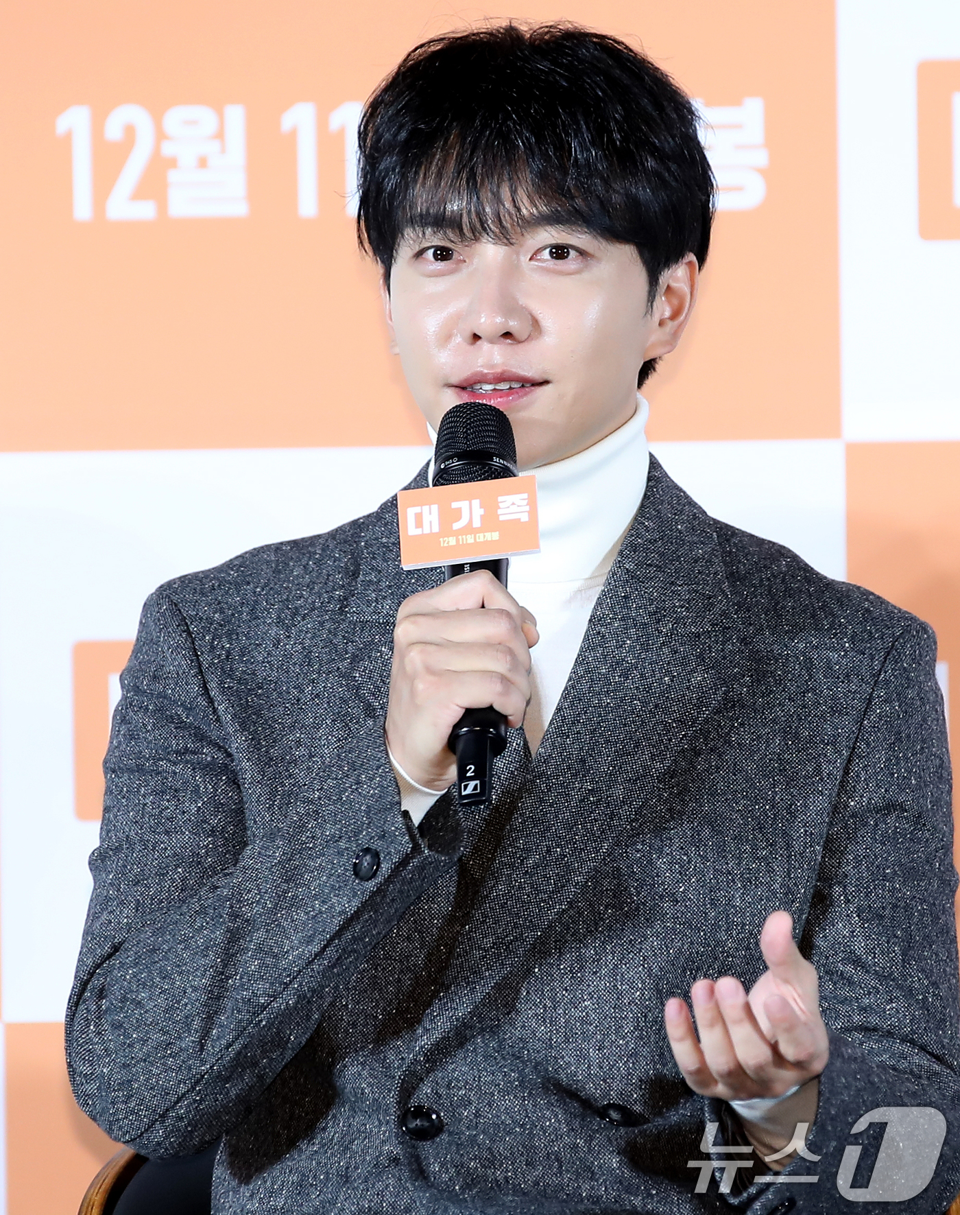 <b>이승기</b>, 故<b>이순재 빈소</b> 찾아 조문 "후배들도 선생님 정신 이어나갈 것"