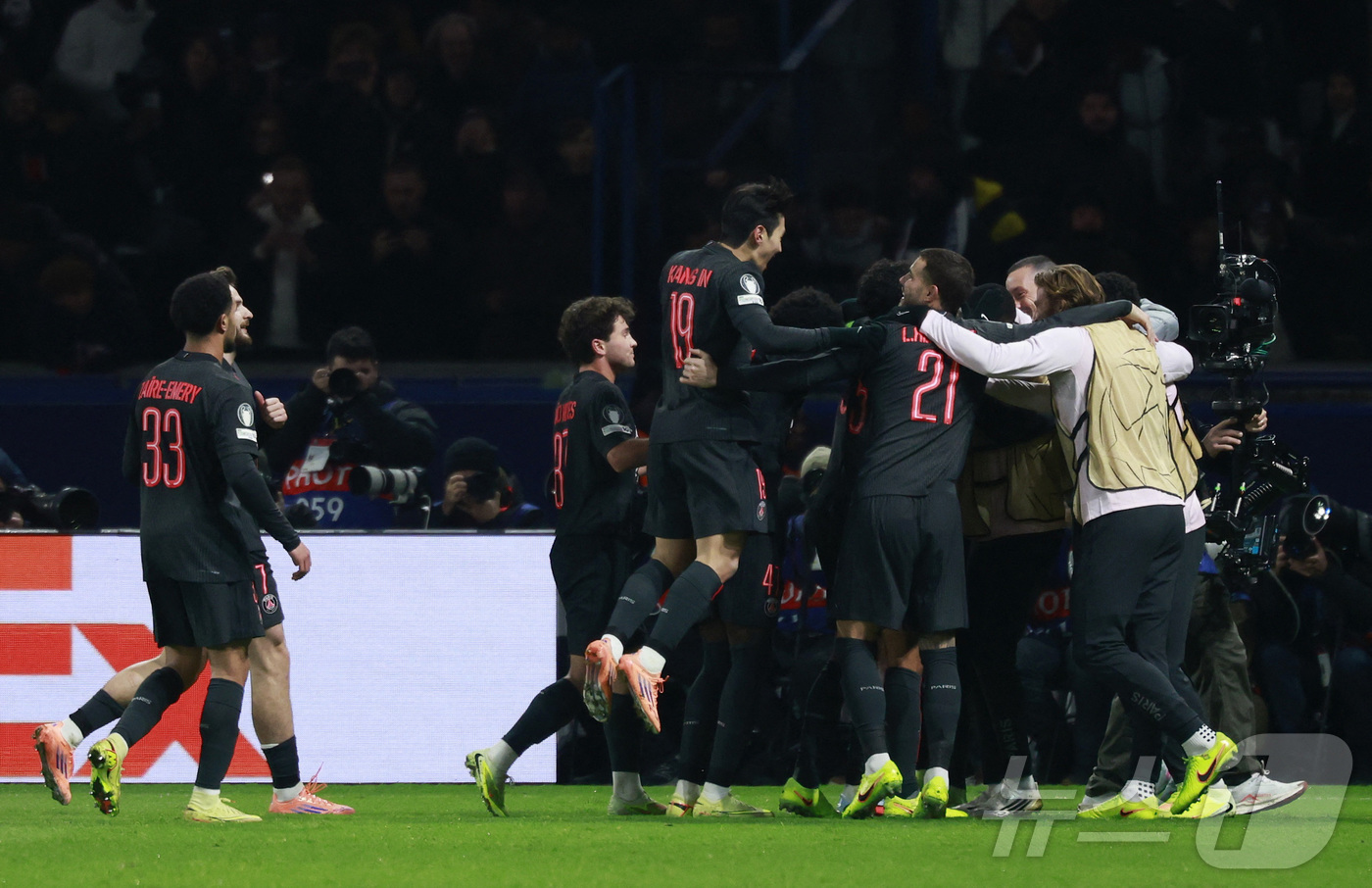 '비티냐 해트트릭' <b>PSG</b>, UCL <b>토트넘</b> 5-3 제압…<b>이강인</b> 교체 출전