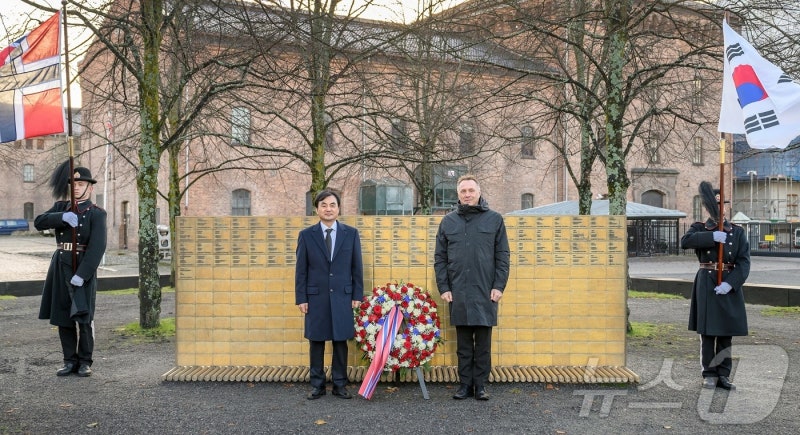 <b>노르웨이 국립참전용사 기념비</b> 찾은 안규백 장관